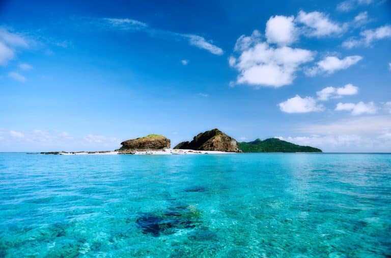 Mayotte - Vue de loin île eau turquoise