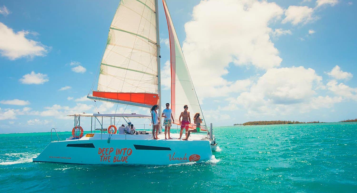 ARTICLE-Veranda Resorts launches its catamaran “Deep into the blue”. ARTICLE-Veranda Resorts launches its catamaran “Deep into the blue”.
