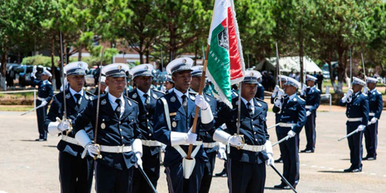 ARTICLE-New graduates of the national police college ARTICLE-New graduates of the national police college