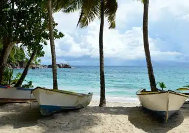 Île de la Réunion - Paysage plage avec bateaux