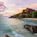 Les Seychelles - Plage rochers couché de soleil
