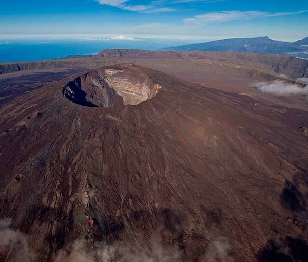 i-v-ecotourisme-reunion-volcan-vue-de-haut